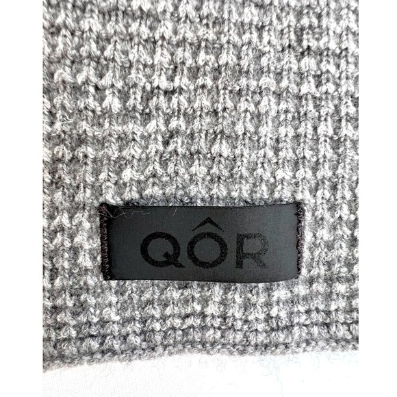 QOR 100% Cashmere Hat & Scarf Set in Light Heather Gray Waffle Knit - Picture 3 of 8